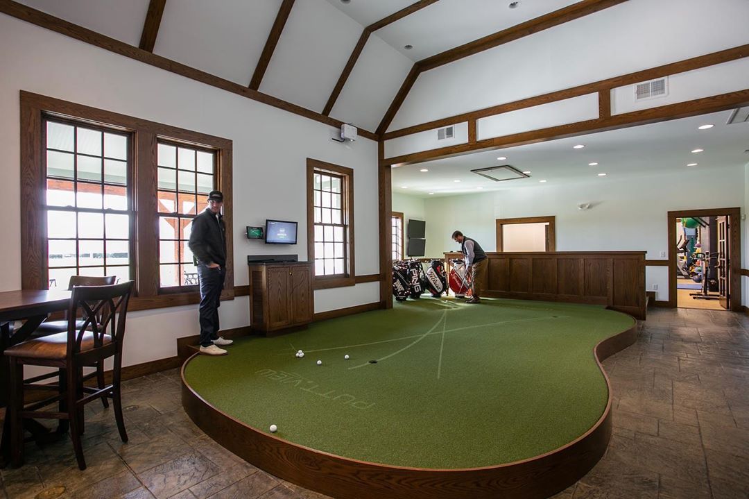 Multiple users playing on the Virtual Green